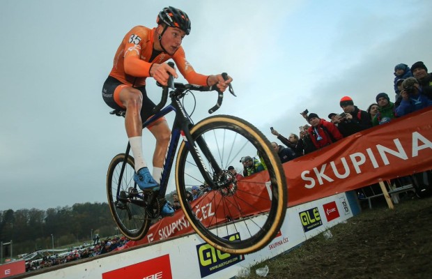 Ele inventou o salto sobre as tábuas e isso lhe valeu para ganhar um Mundial contra Van der Poel