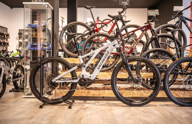 7 good reasons to buy from a bike shop in your city