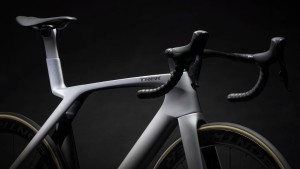 New narrow handlebars with flare to evade UCI regulations on brake levers