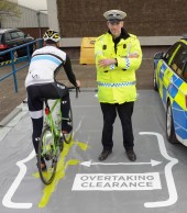 Policías ciclistas infiltrados para "cazar" a conductores imprudentes