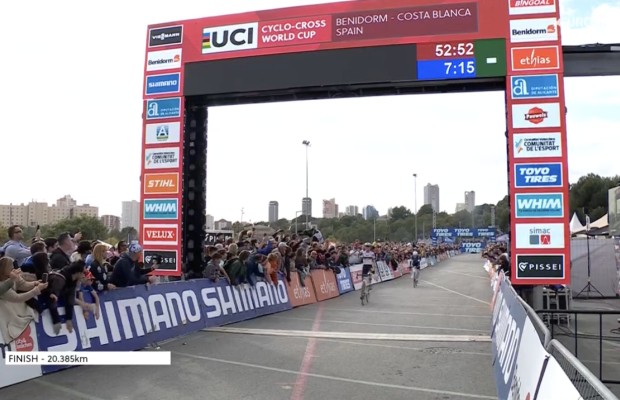 Van Empel vence com uma ultrapassagem no limite a Copa do Mundo CX de Benidorm 2024