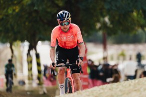 Van Aert gana sin sillín la Copa del Mundo CX de Benidorm 2024