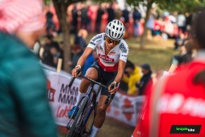Van Empel gana con un adelantamiento al límite la Copa del Mundo CX de Benidorm 2024