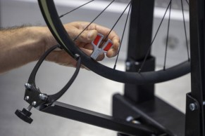 Shimmy Effect: why some bikes become uncontrollable when going downhill