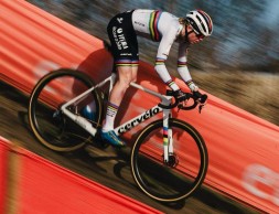 Van Empel gana al esprint la Copa del Mundo de Hoogerheide