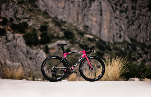 Em detalhe, a Van Rysel RCR Pro da equipe Van Rysel-Roubaix