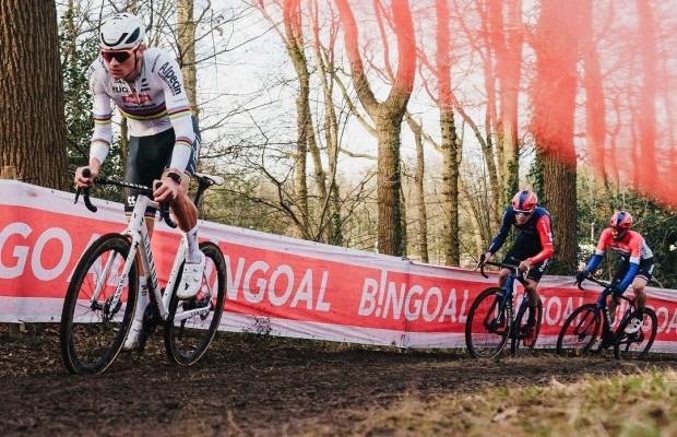 Van der Poel busca o sexto arco-íris: onde assistir ao CX World Championships 2024