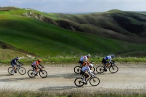 Llega el sterrato con la Strade Bianche 2024: favoritos, horarios y dónde ver