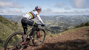 Entrevista a Kate Courtney: "La regularidad es la clave"