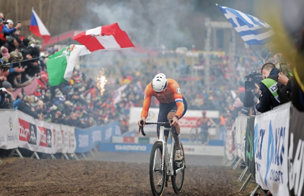 Um inatingível Van der Poel vence seu sexto Mundial de Ciclocross