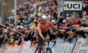 Van der Poel se corona rey del barro por sexta vez