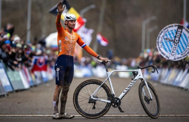 Van der Poel sobre sua retirada do ciclocross: "Apenas o recorde de Vlaeminck poderia me empurrar para continuar"