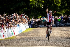 Nino Schurter y Kate Courtney renuevan hasta 2022 por el Scott SRAM