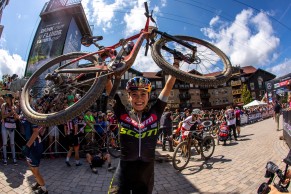 Nino Schurter y Kate Courtney renuevan hasta 2022 por el Scott SRAM