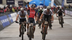 Tom Pidcock está muy fuerte pero no quiere que nadie lo sepa