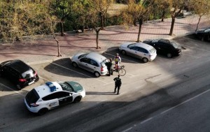 Primeros avisos y multas a ciclistas por no respetar la prohibición