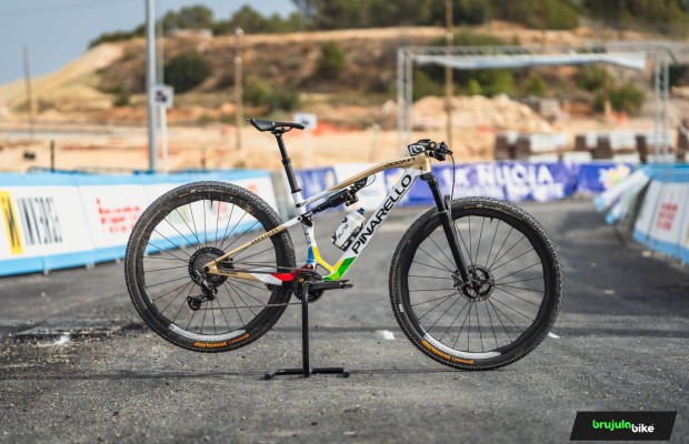 Em detalhe, a Pinarello Dogma XC com a qual Pauline Ferrand-Prevot inicia a temporada 2024