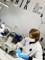 Gobik comienza a fabricar mascarillas y batas médicas