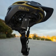 Aleck Punks: unos auriculares-walkies que se instalan en las correas del casco