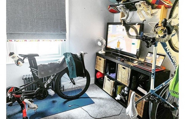 Cómo ganar una carrera ciclista sin salir de casa