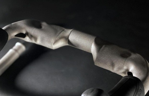 Aggressif et aérodynamique, mais conforme à la réglementation de l'UCI, voici le cintre TOOT Ashaa RR