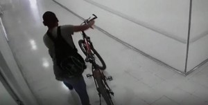 Se salta la cuarentena para robarle la bici a un médico de guardia