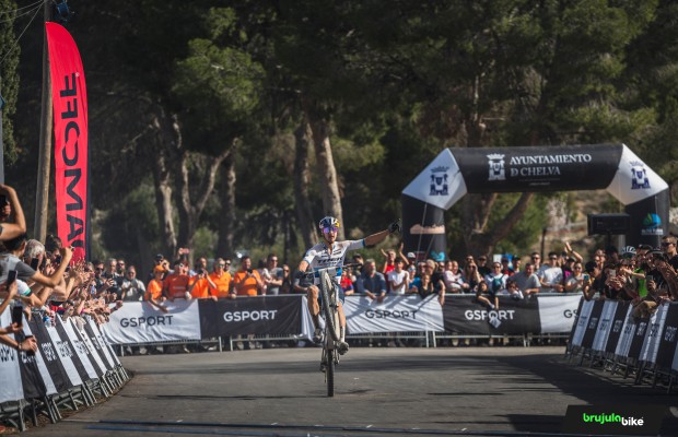 Dascalu gana una espectacular carrera en los Internacionales de Chelva