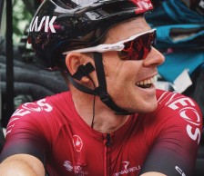 Luke Rowe le regala una bici a un médico que le robaron la suya mientras trabajaba