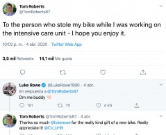 Luke Rowe le regala una bici a un médico que le robaron la suya mientras trabajaba