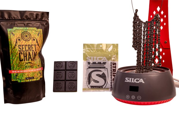 Silca apresenta uma panela para "cozinhar" e encerar sua corrente na temperatura perfeita