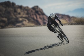 Wheels, tyres, and integrated handlebars, Cadex presents its new high-performance components