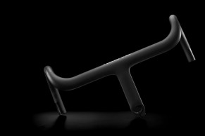 Wheels, tyres, and integrated handlebars, Cadex presents its new high-performance components