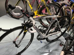 Contador subasta la Specialized S-Works con la que ganó el Giro de 2011