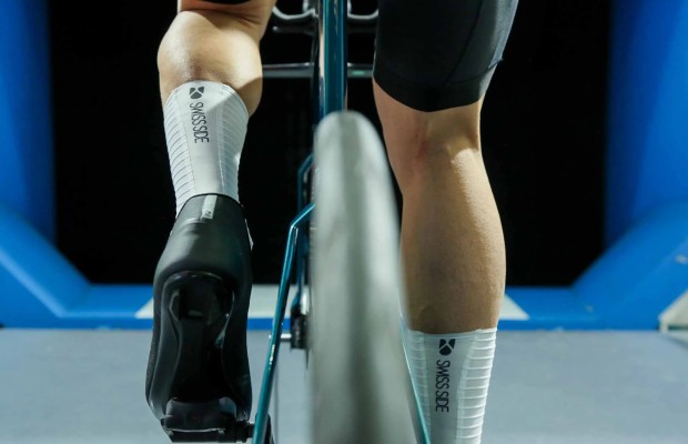 Les chaussettes Swiss Side AERO vous rendent plus rapide et sont légales