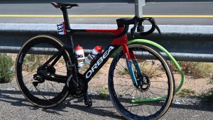 Vittoria states that the hookless wheels did not cause De Gent's accident