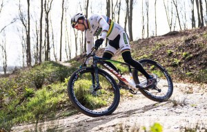 Leo Páez no ha tenido una vida fácil, así es la historia del actual Campeón del Mundo XCM