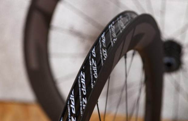 Zipp clarifie dans un communiqué la polémique sur les roues hookless