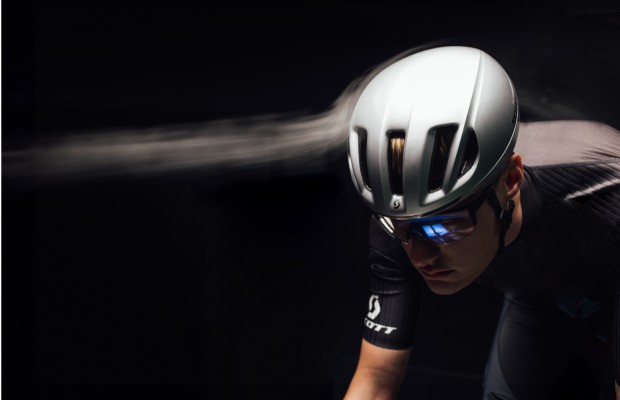 Scott renews his aerodynamic helmet Cadence Plus