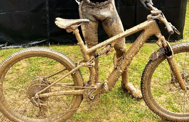 Koretzky le da la primera victoria a la nueva Specialized Epic 8