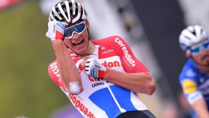 Van der Poel podría estar en el Tour y en la Vuelta para colaborar con la salud financiera de su equipo