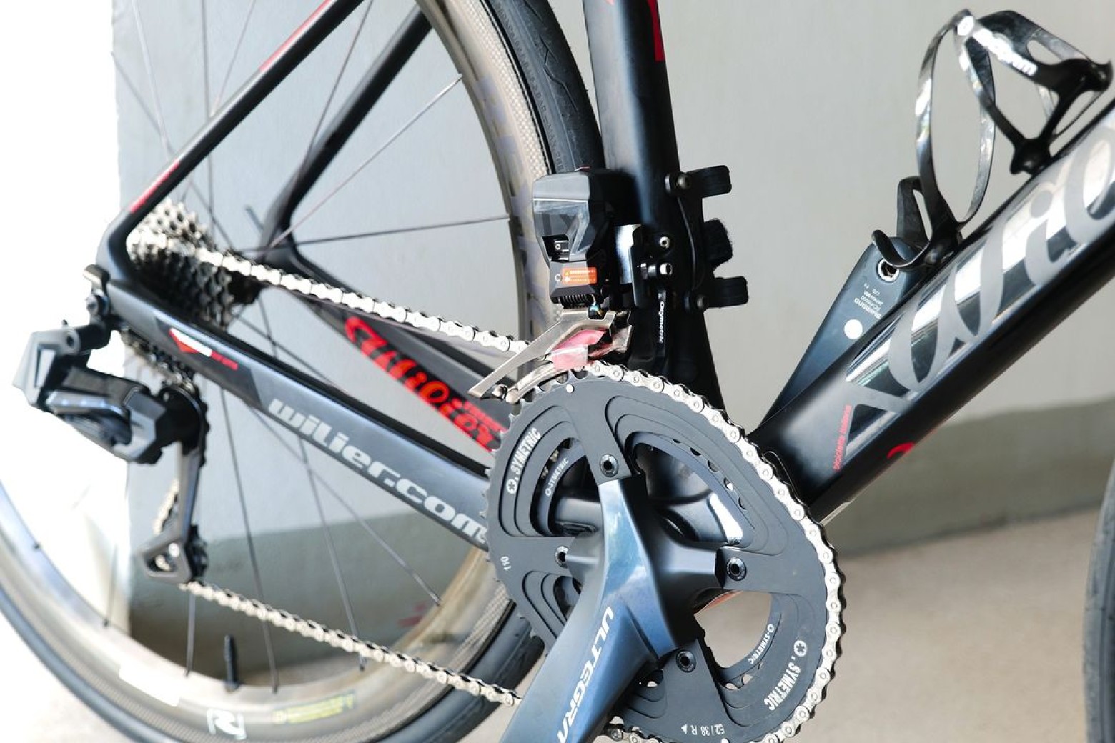 Now it is possible to mount electronic shifting with rim brakes