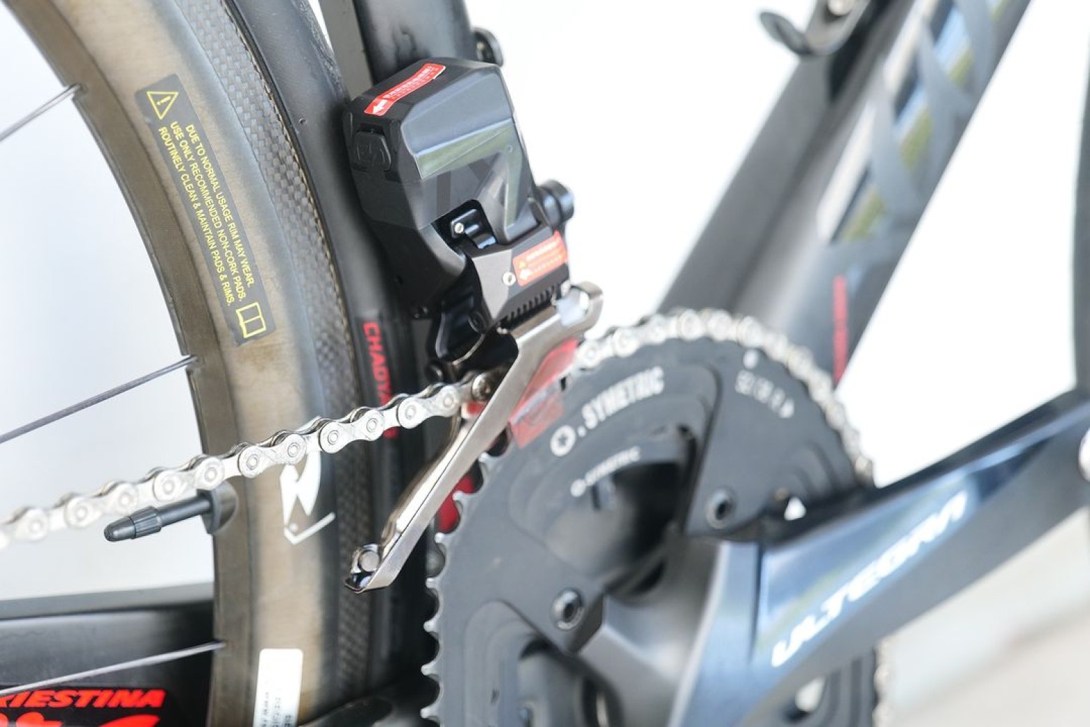 Now it is possible to mount electronic shifting with rim brakes