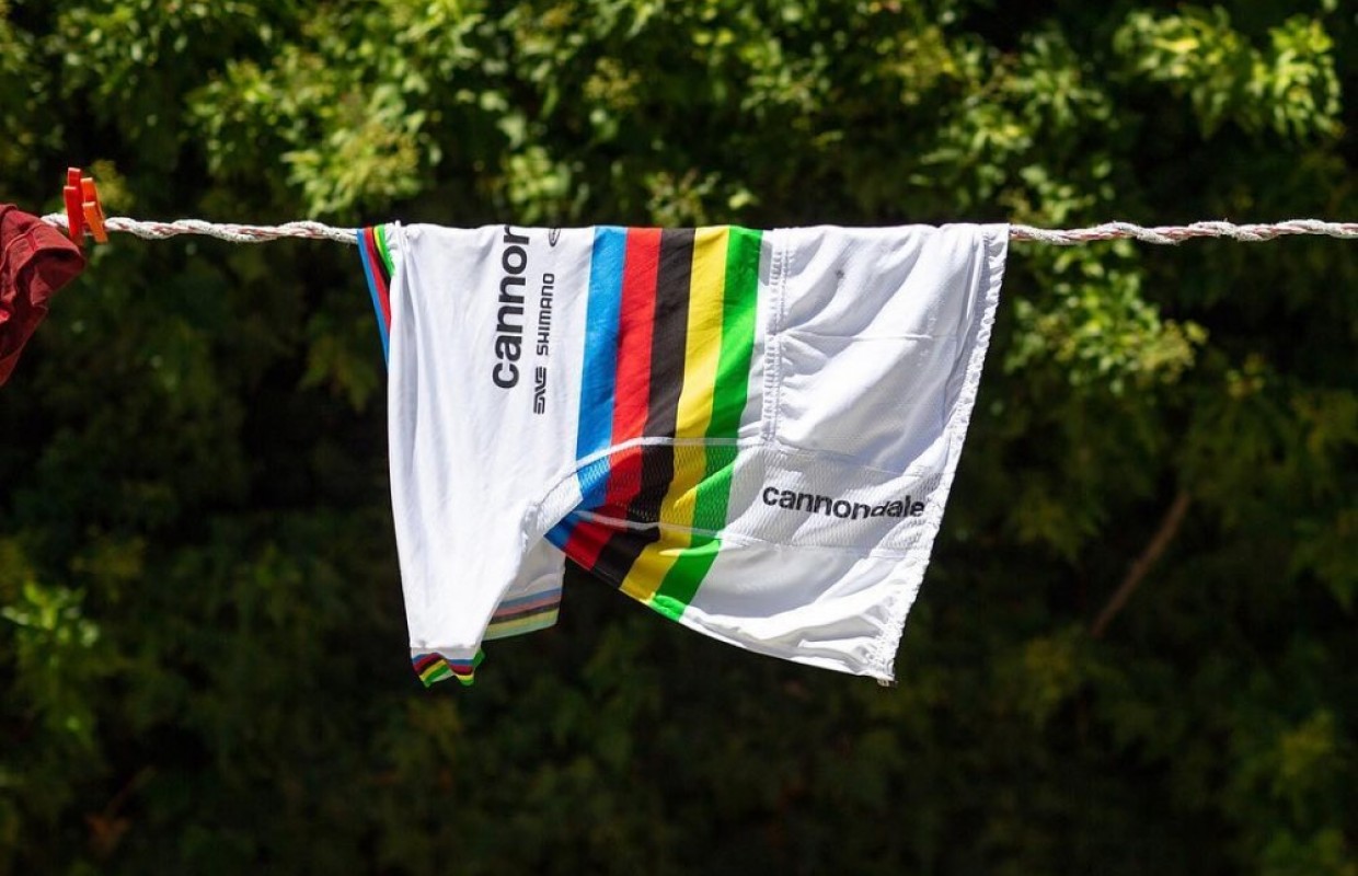 How to wash cycling clothes