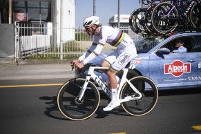 Jasper Philipsen remporte Milan-San Remo 2024