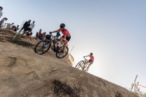 Nino Schurter y Sebastian Fini marcan las primeras diferencias en el prólogo de la Cape Epic