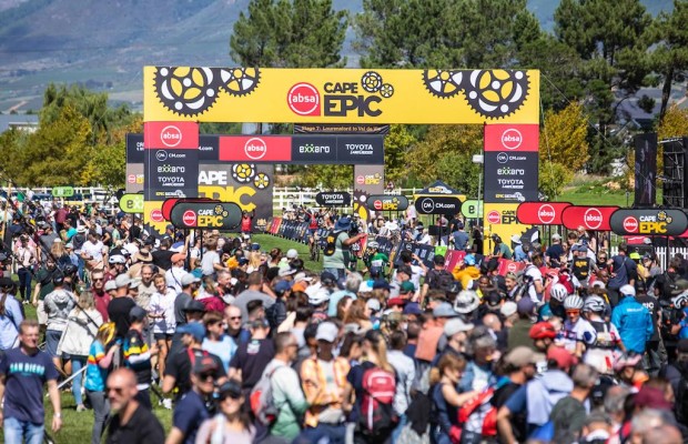 Nino Schurter y Sebastian Fini marcan las primeras diferencias en el prólogo de la Cape Epic