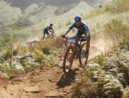 Becking-Alleman levam a etapa, Schurter-Fini continuam líderes e Egger-Baum voltam a perder tempo