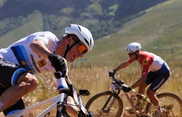 Becking-Alleman levam a etapa, Schurter-Fini continuam líderes e Egger-Baum voltam a perder tempo