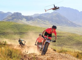 Becking-Alleman se llevan la etapa, Schurter-Fini siguen líderes y Egger-Baum vuelven a ceder tiempo