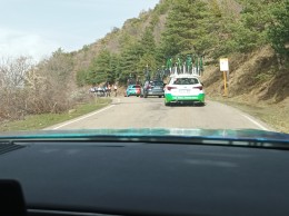 This is how a stage of La Volta is experienced from the Decathlon AG2R La Mondiale car